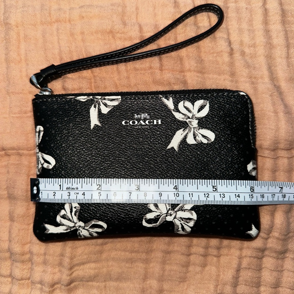 Coach Zip wristlet with bow print - Picture 9 of 12